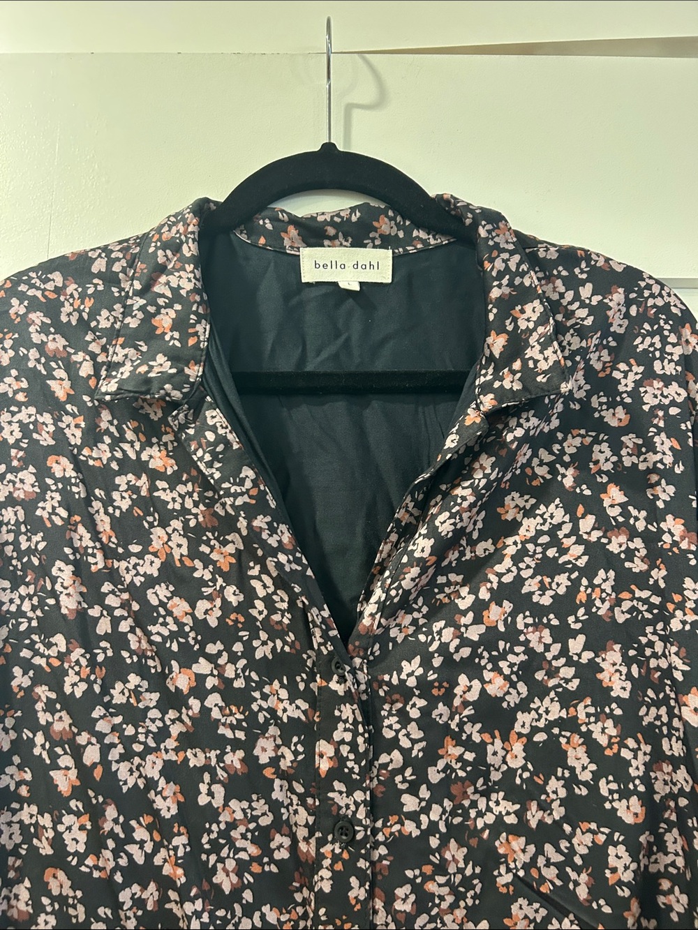 Bella Dahl Black Floral Button-Front Blouse - Picture 2 of 8